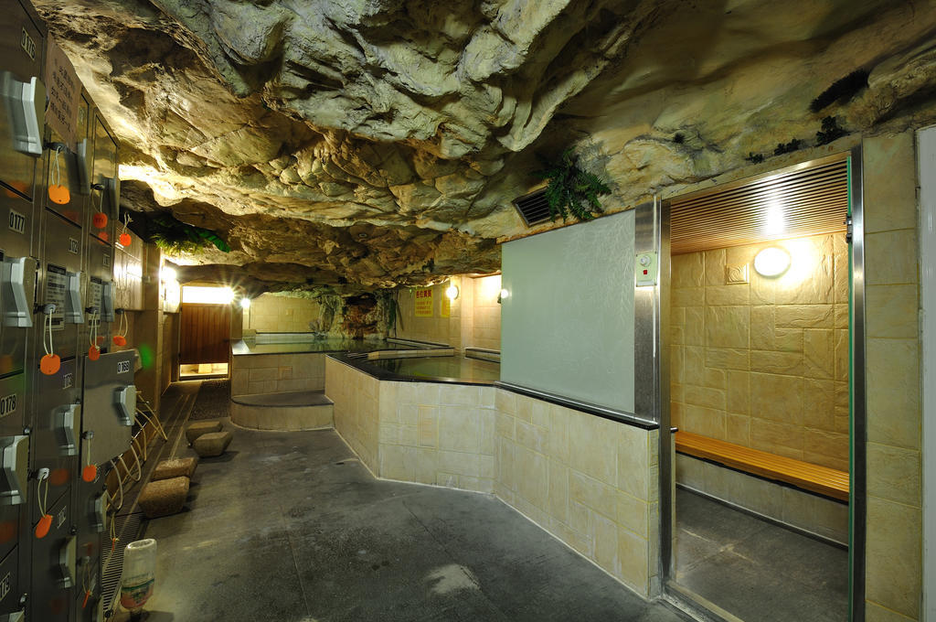 Baron'S Hot Spring Hotel Цзяосі Екстер'єр фото